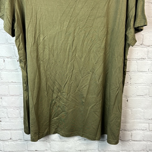 BloomChic Olive Green V Neck T Shirt Top Plus Size 2X - Picture 5 of 6